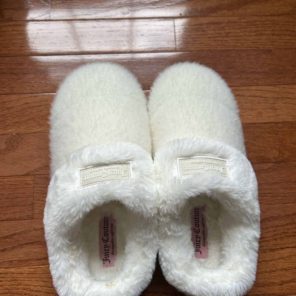 Juicy Couture Cream Plush Slippers NEVER WORN